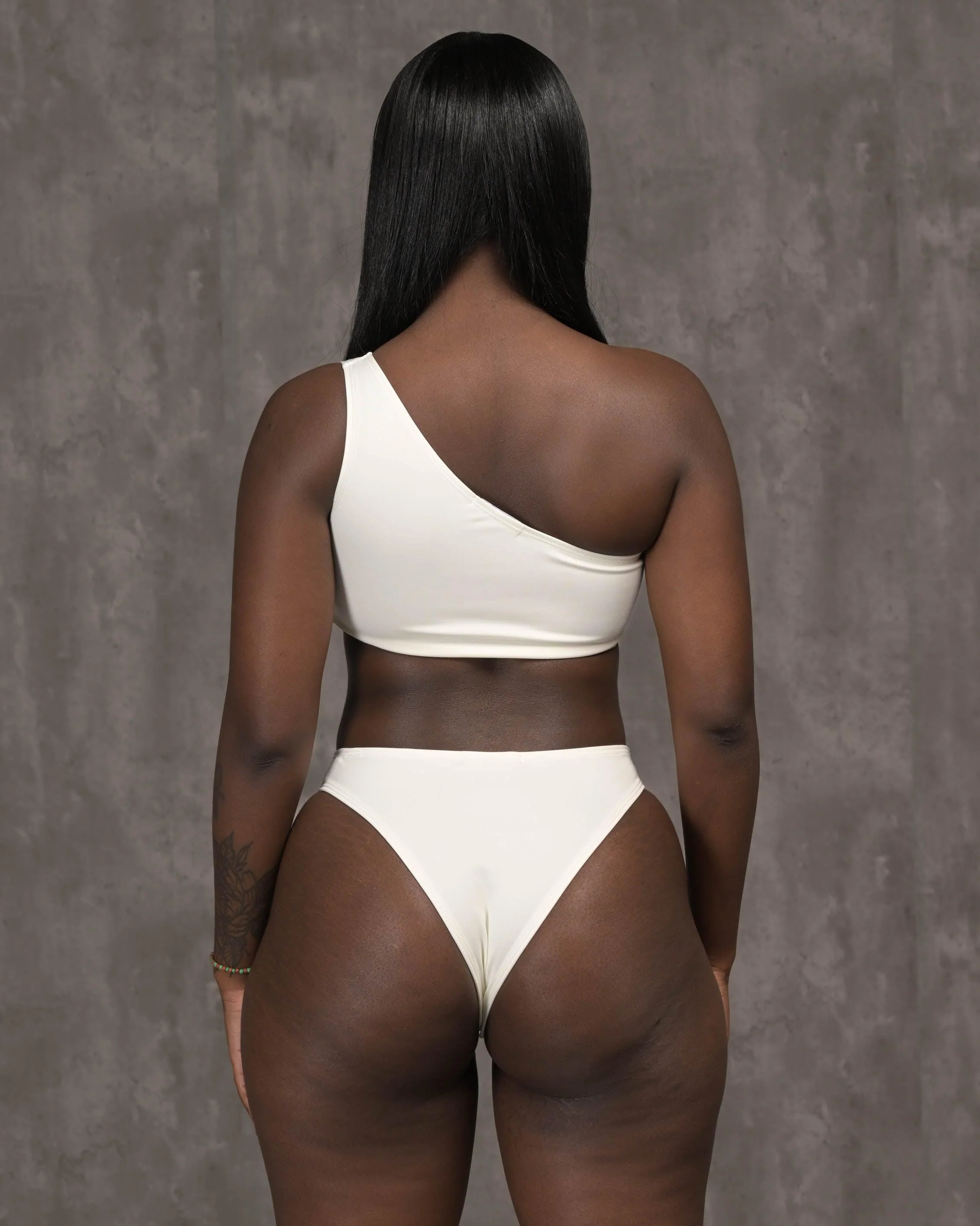 Kourt 2 Piece - Image 11